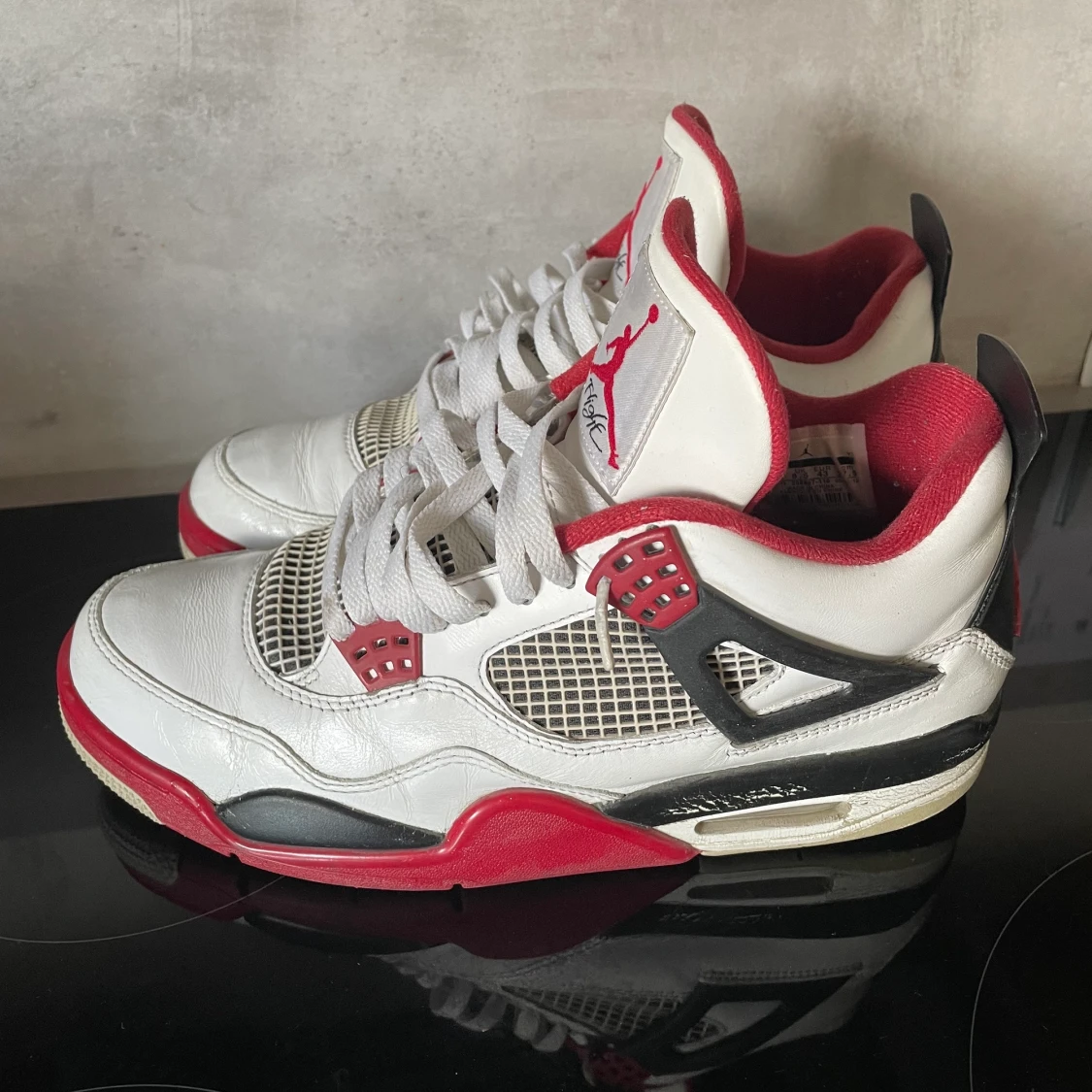 Jordan 4 fire red 