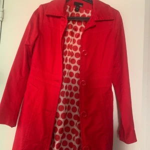 Jacka storlek 34 - Jacka från hm strl 34. Smal passform. 