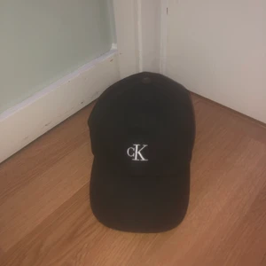 Calvin klein keps one size  - Fick den i julas säljer den nu