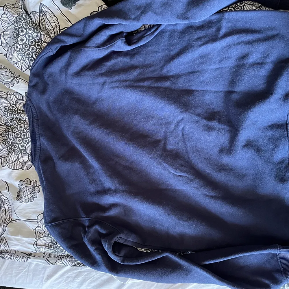 Arigato sweatshirt inköpt 2020 från deras hemsida, är i bra skick och strlk m. Tröjor & Koftor.
