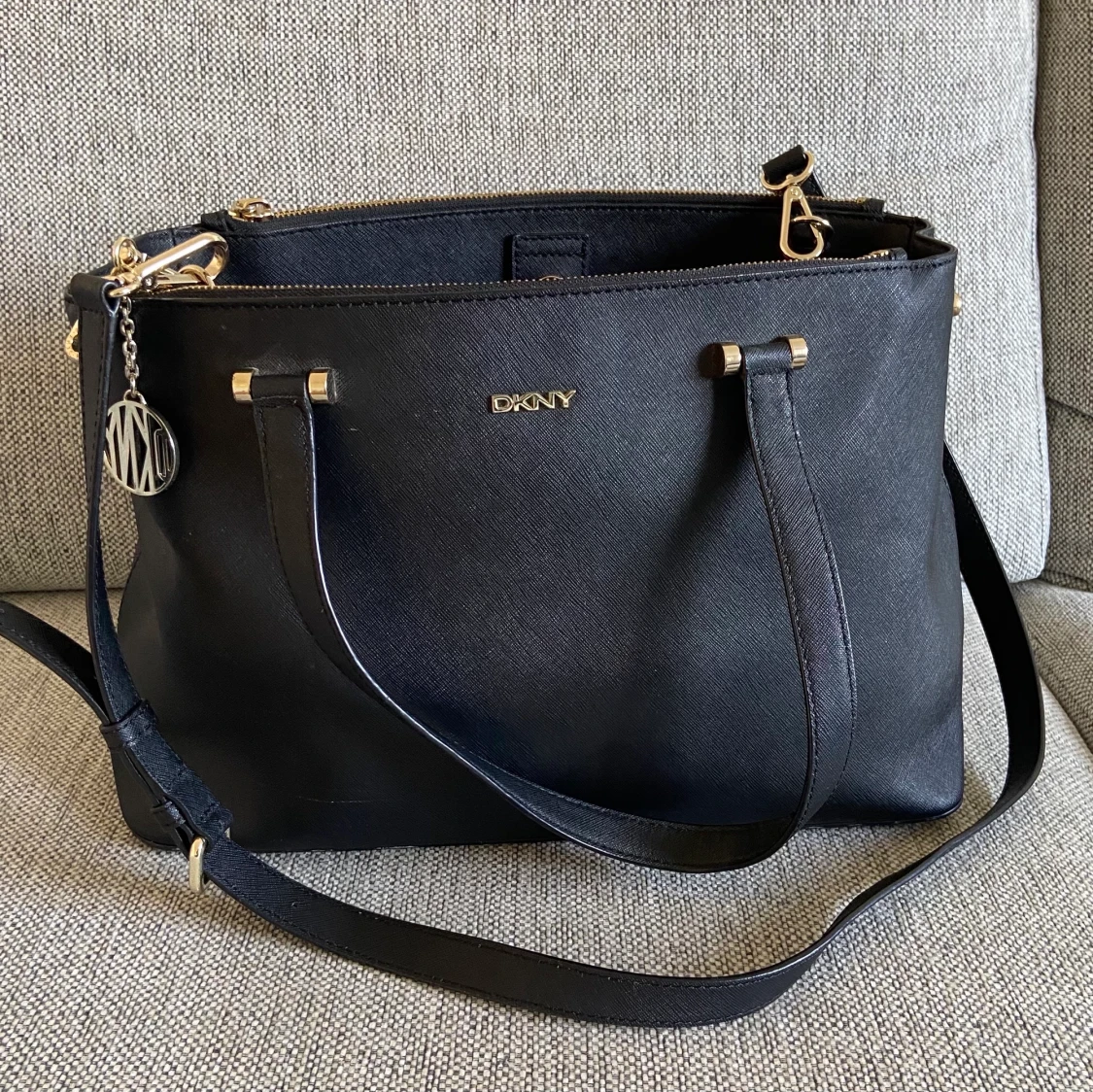 DKNY väska