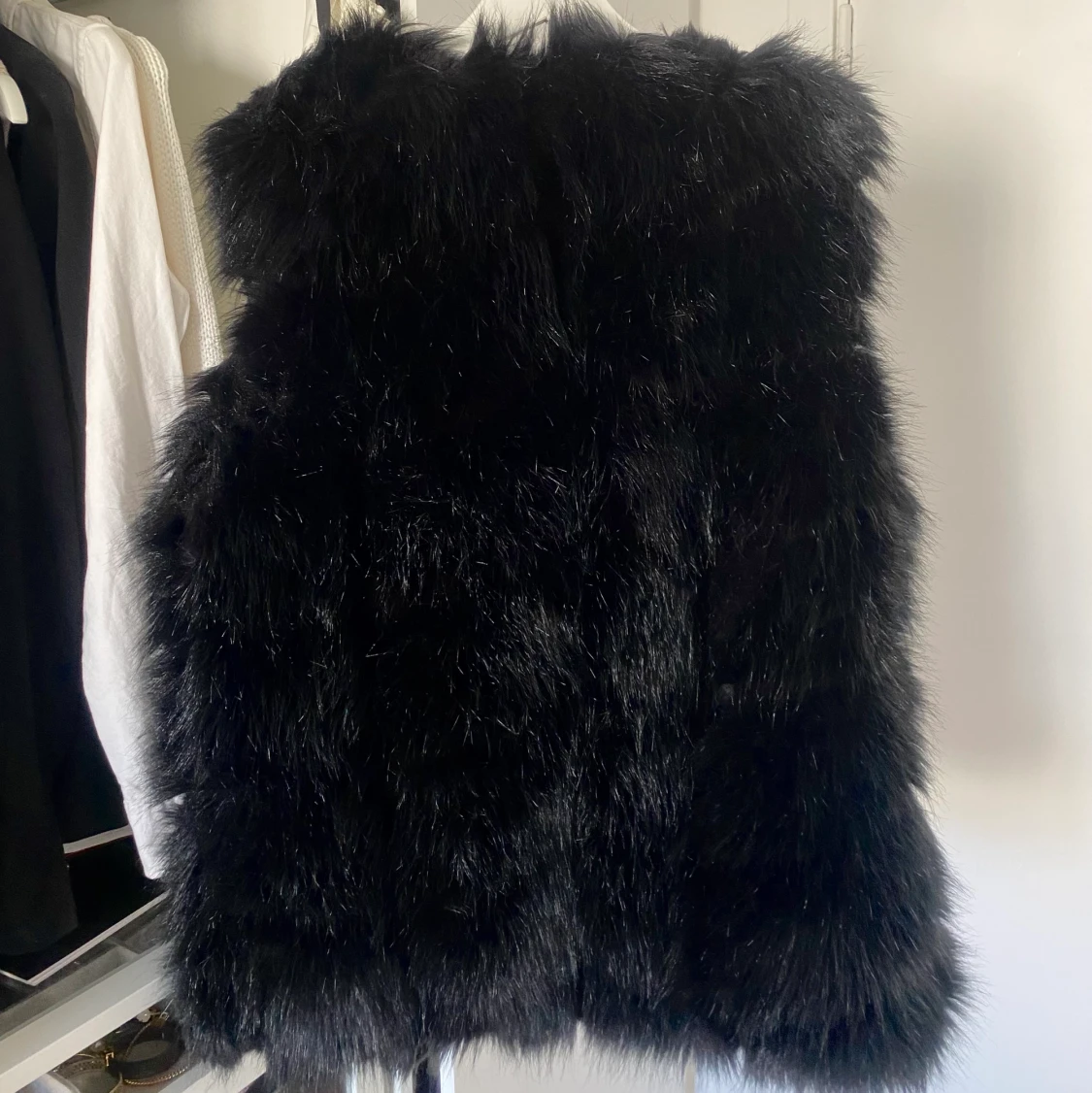 Svart Pälsväst - 90