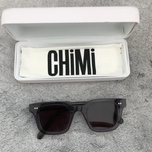 Mörkgråa chimi 004 - Chimi glasögon i den eftertraktade färgen Ginger. Stl 004. Bra skick!😎