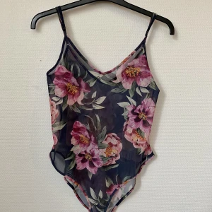 Meshbody - Snygg meshbody perfekt till utekvällar eller liknande 🪩🍸 Köpt från Carlings 2020, endast använd ett fåtal gånger 🕺