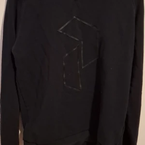 Peak tröja - Peak tjocktröja  Använd 1 gång på grund av fel storlek