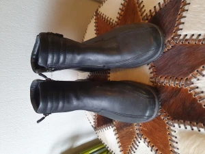 Eco boots dam  - Svart läder boots från Ecco med wool fodrad. Stl 38 Finns i Södra Sandby 