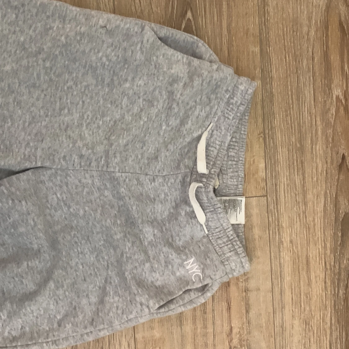 Gråa mjukis byxor - 91