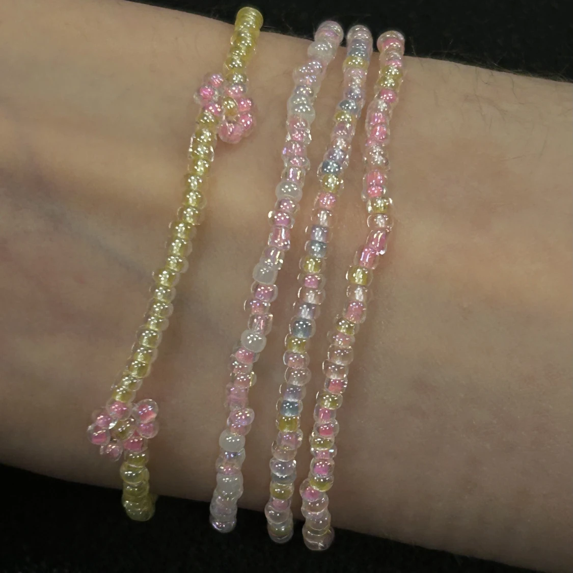 Pärlarmband med blommor - 91