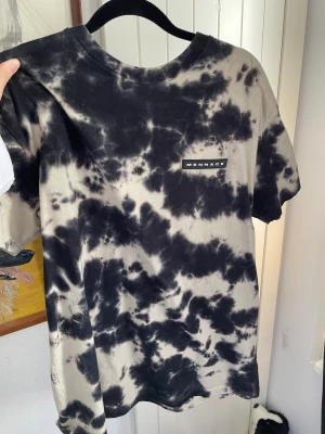 t shirt - Från Mennace. använd fåtal gånger. köpt på Zalando