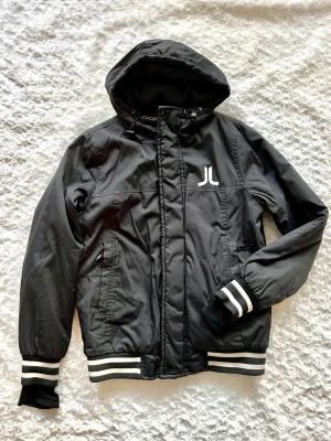 Snowboard/skidd Jacka - Stor xs (baggy) Sparsamt använd ☺️ Från husdjur/rökfritt hem ✌️