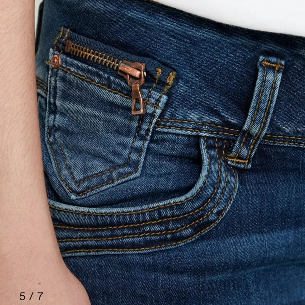 Low waist straight jeans från LBT på Zalando, 🥰använda fåtal gånger eftersom jag gillade inte passformen på mig☺️. Jeans & Byxor.