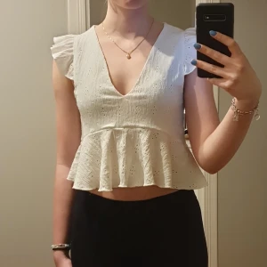 Vit tröja - Köpte på new yorker för 1 eller 2 år sen och aldrig använd