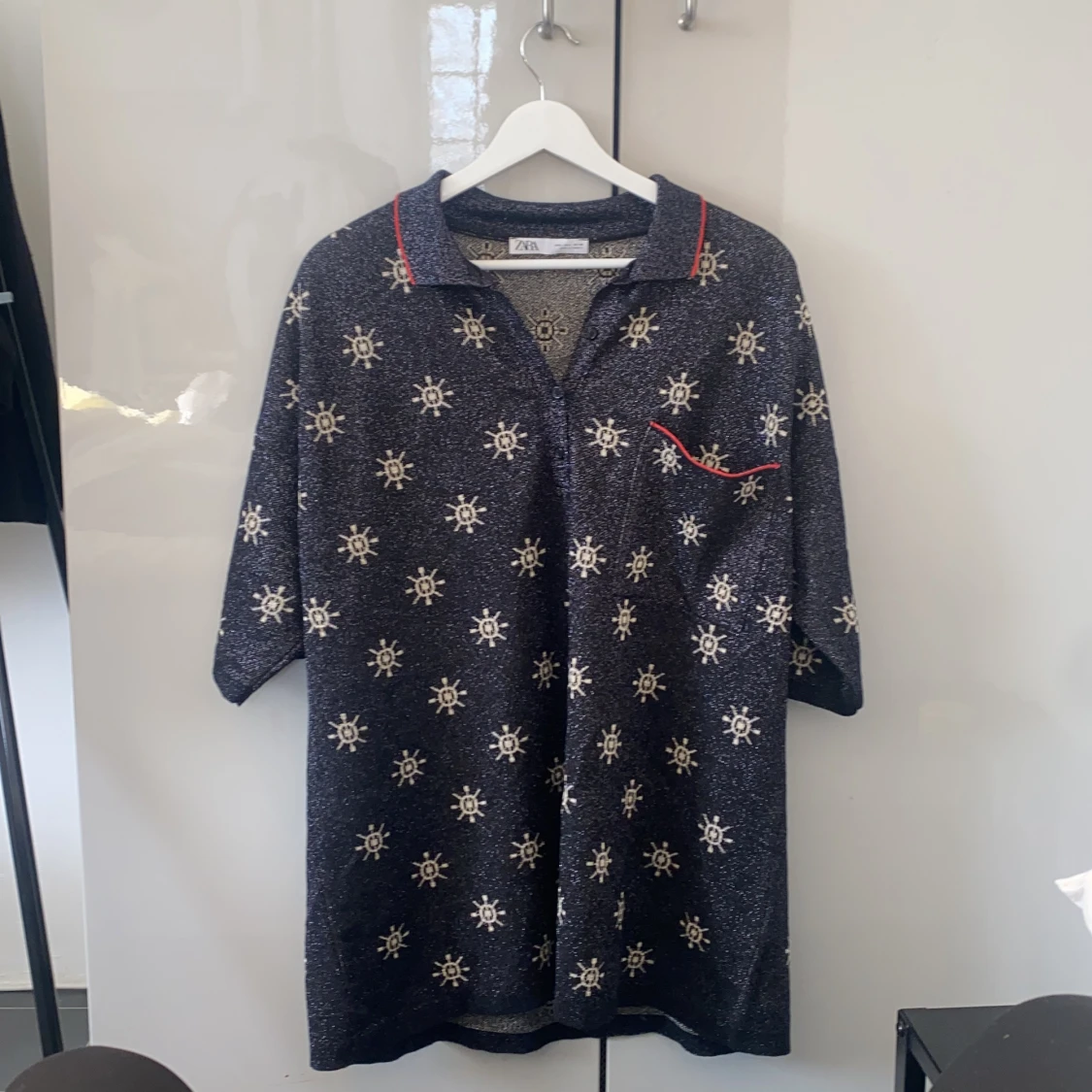 Glittrig Skjort/klänning från Zara 