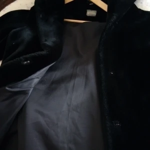 Fuskpäls  - Fin fuskpäls varm   mörkblå 