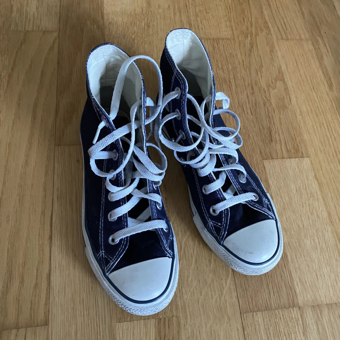 Svarta Converse
