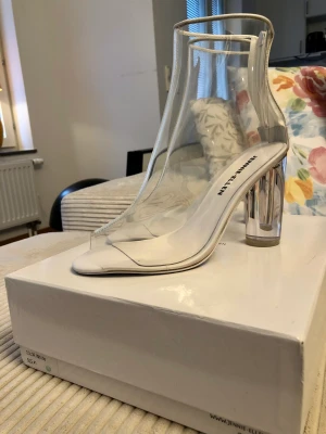 Klackskor från JENNIE-ELLEN  - Säljer mina superfina klackskor från JENNIE-ELLEN i nyskick. De är aldrig testade eller använda på något sätt. Ordinarie pris: 900 kr. 