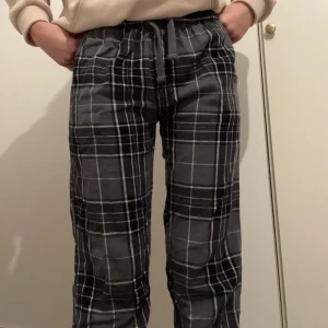 Pyjamasbyxor  - Helt vanliga pyjamas byxor🤷🏼‍♀️😆 Köpa på Cubus 