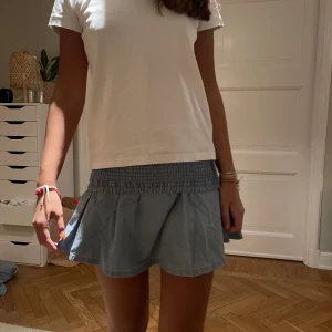 Volang kjol - säljer denna helt oanvända kjol från JCEW storlek S perfekt till sommaren💘