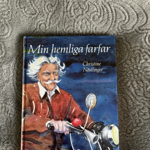 Min hemliga farfar bok - Bok. Skriven av Christine Nöstlinger. Inklusive frakt!