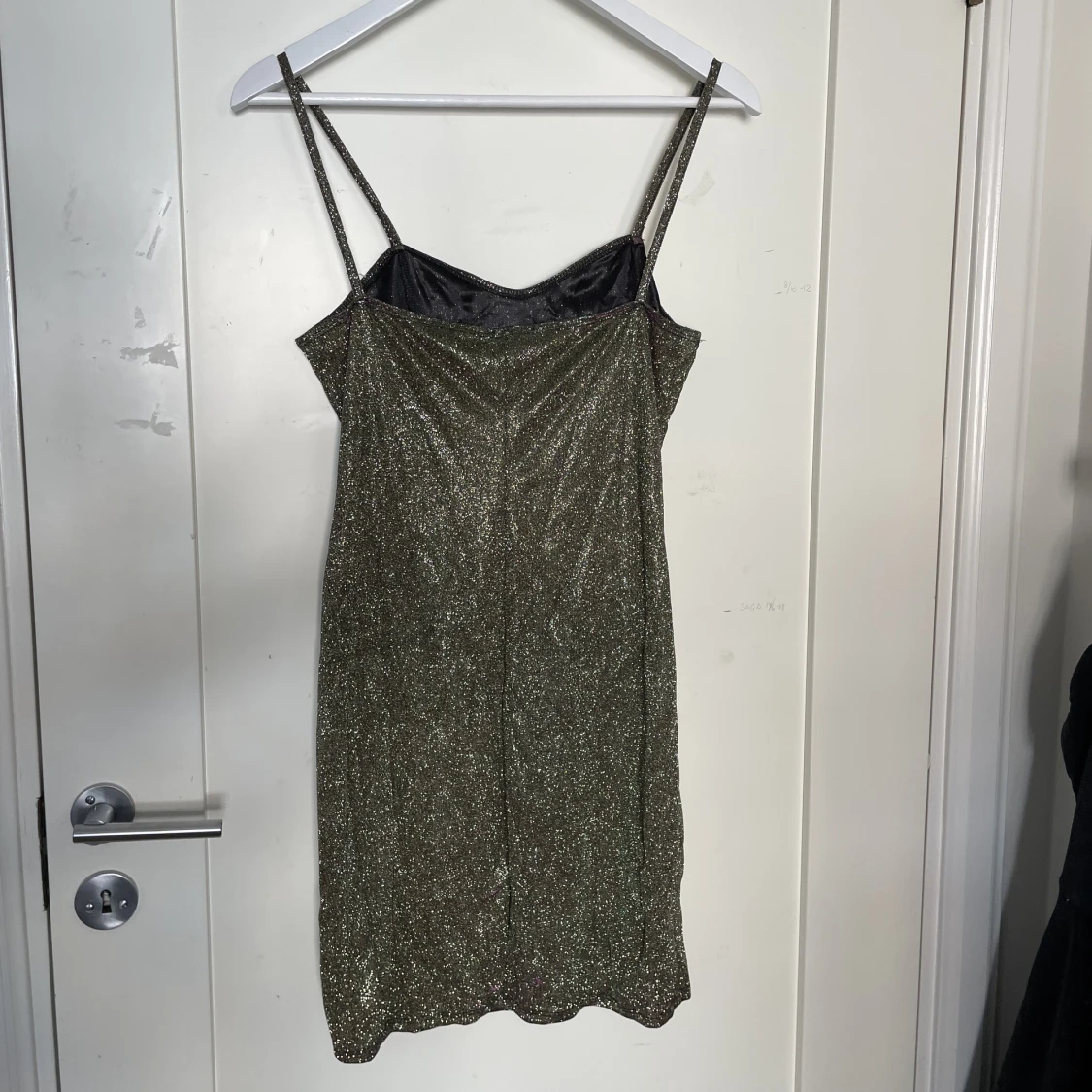 Glittrig klänning - 91