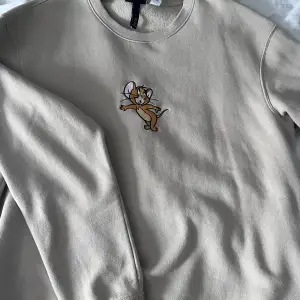 En tom and Jerry tröja, säljes för den inte kommer till användning bra skick💕