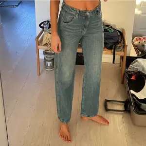 Bershka jeans storlek 36