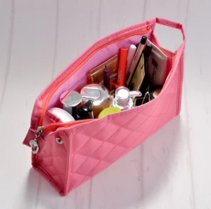 Sminkväskan/ Necessär med spegel  - Mått 24*16*8 cm  75kr/st 