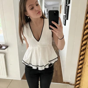 Topp - Kan bäras på båda sätt! Säljer massor billigt 🤍