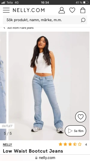 Low waist jeans  - Ljusblå låg midjade jeans från Nelly i strl 34 för långa för mig så dem är slitna längst ner säljer för 300 nypris 500  skriv om ni vill ha flera bilder  (köpare står för frakt)