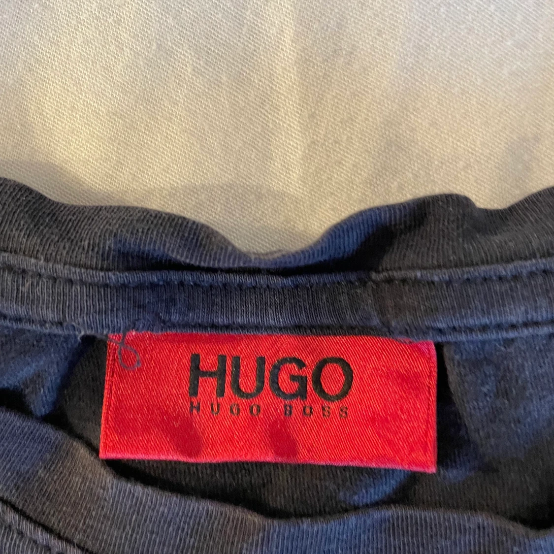 Snygg T-shirt från Hugo Boss!! - 90