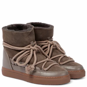 Inuikii skor - Säljer dessa sjukt sköna Inuikki skor. använda 2 gånger så i ny skick. Köpte slutet på förra vintern. 1500kr vid snabb affär!!