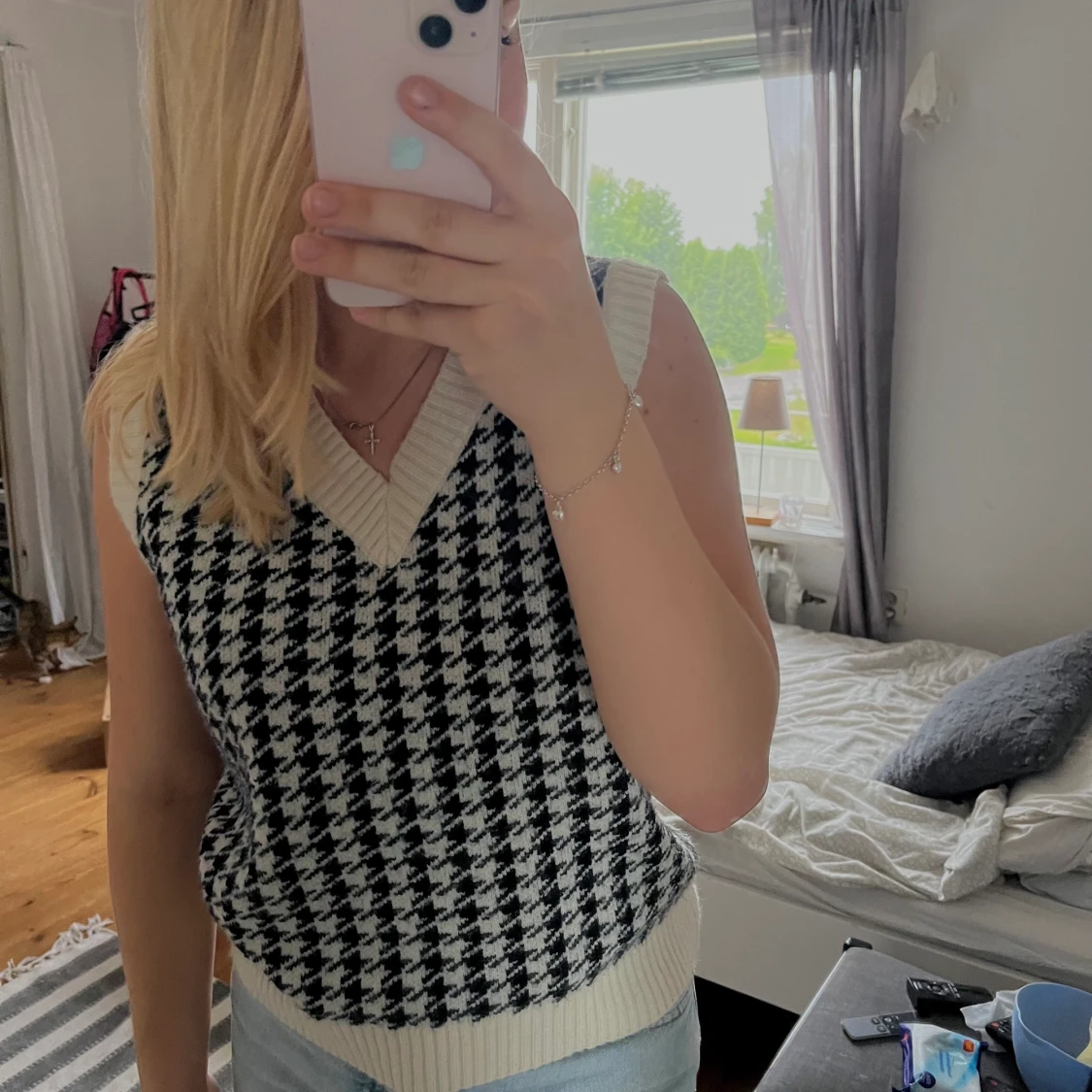 Stickad väst🤍🖤🤍