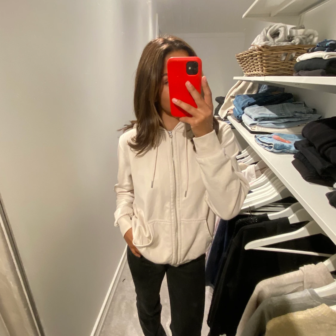 zip-up hoodie🤍🤍