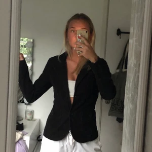 Manchesterkavaj - Svart Manchesterkavaj från H&M. Skriv för fler bilder eller vid frågor :) 