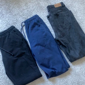 Byxor - Två mjukisar och ett par jeans. Skriv till mig för priser eller fler bilder. Paketpris tillkommer💗