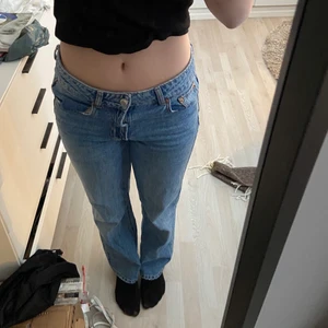 Lågmidjade jeans  - Lågmidjade jeans från stradivarius. Knappt använda