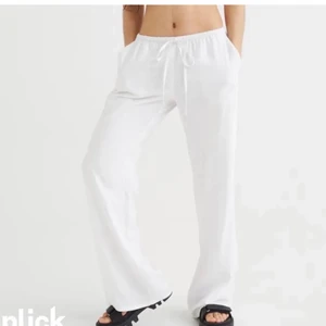 Linnebyxor  - ‼️AVSLUTAR BUDGIVNING PÅ TORSDAG KL 14 IST‼️ Linnebyxor från hm, som nya. Om flera är intresserade blir det budgivning. Köp direkt: 400kr 