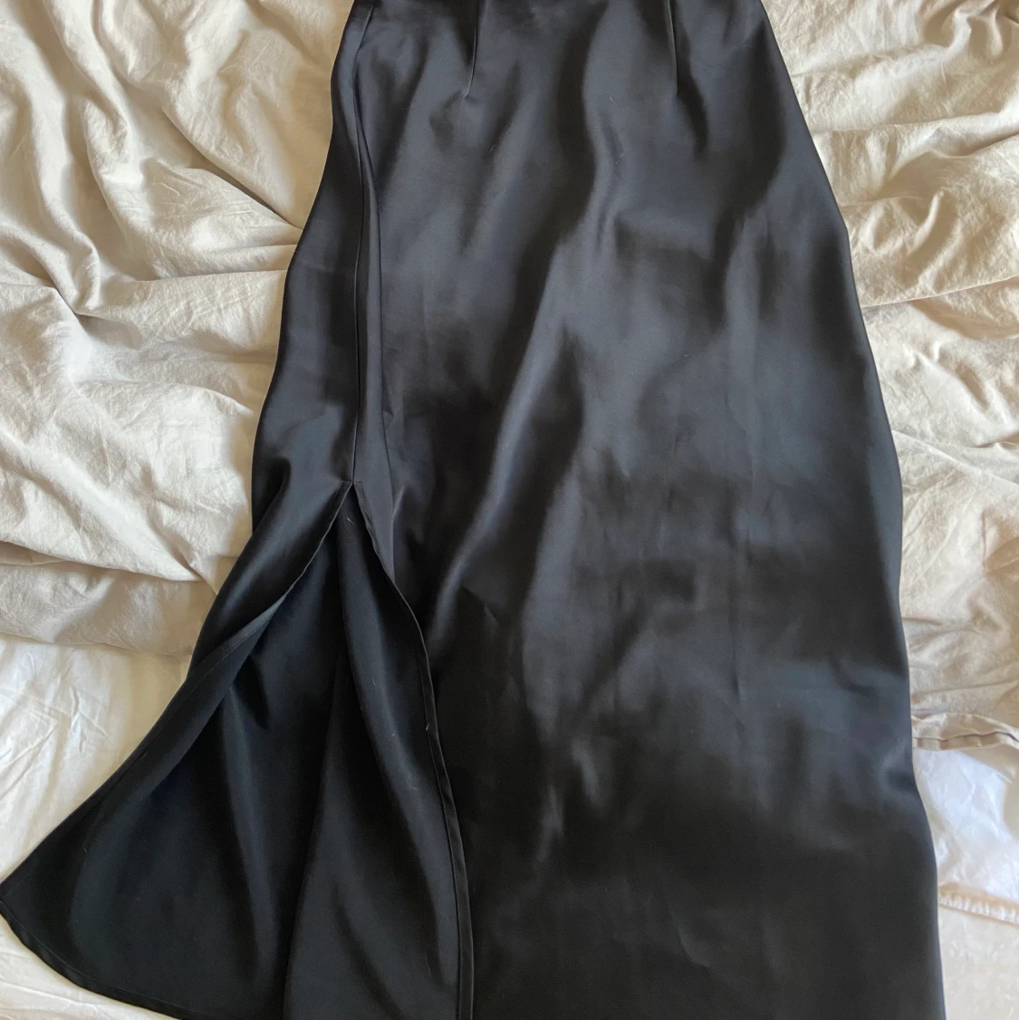 Svart satin kjol!! - 90