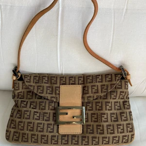 Fendi väska - Skriv för fler bilder!