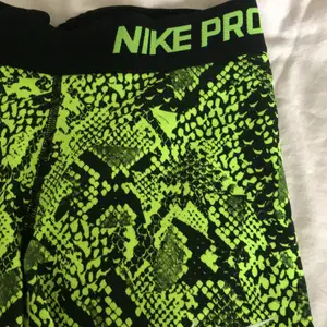 Säljer dessa Nike shorts då dom inte kommer till andvänding, kontakta om du är intresserad, köpare står för frakt 💘 