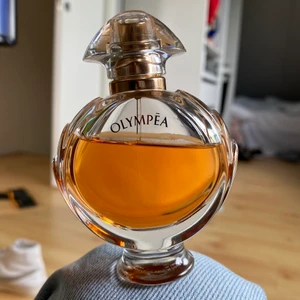 Olympea paco rabanne  - Parfym från olympea! Luktar kryddigt och sött🥰 Säljer då den tyvärr inte passade just mig Nypris: 629kr Ca 2/3 kvar Köpt på Lyko!