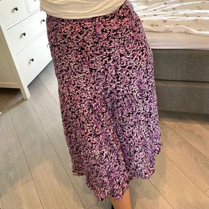 Kjol - Säljer en långkjol i strl S. Fint skick, köpare står för frakt💘💘