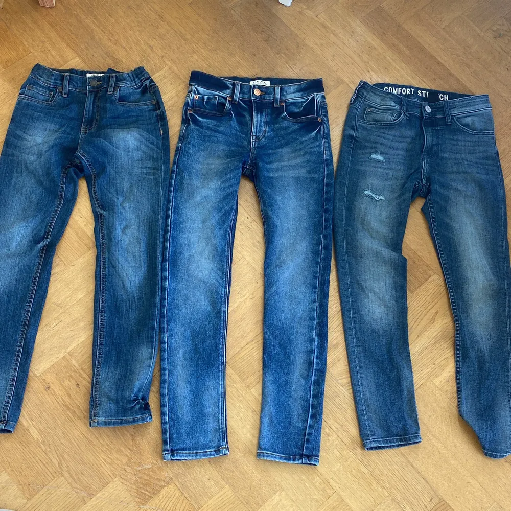 3st Jeans i bra skick, storlek 146. . Jeans & Byxor.