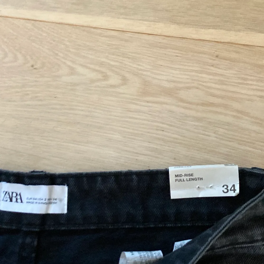 Intressekoll på dessa populära jeans från zara som är helt slutsålda, vill kolla intresset eftersom de var för små för mig:) storlek 34 och är som sagt i nyskick. Vid högt intresse blir det budgivning. Jeans & Byxor.