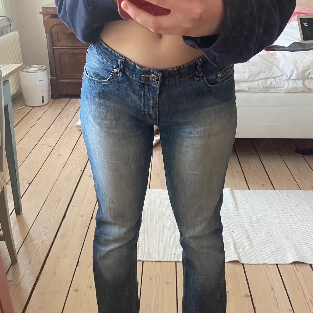 Midwaist washed jeans. Super najs tvätt både fram o bak. W29 L31. Jeans & Byxor.