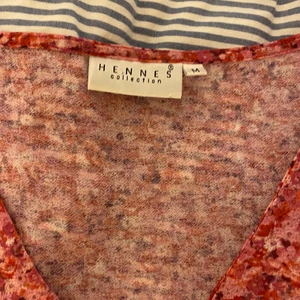 Blommigt linne  - Rosa blommigt linne i storlek M, köpt på secondhand men aldrig använt själv. Bra skick i fin! 