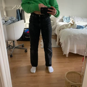 Weekday jeans i modell rowe - Säljer mina favvo weekday jeans i modellen rowe då dem blivit för små. Dem är i bra skick. Lägg bara bud om seriös, skriv privat för frågor och bilder. 