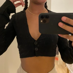 Svart topp - Svart söt topp från Nelly! Använt 1 gång! Super fin till fest💓💓💓