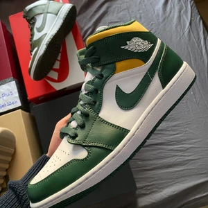 Jordan 1 mid sonic - Jordan 1 mid sonic, helt nya i kartong, Size 45, pris 1550 + frakt🤝