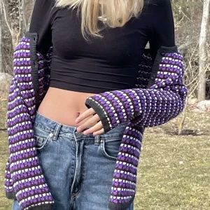 Lila kofta - En fin stickad cardigan som är i bra skick 💜 